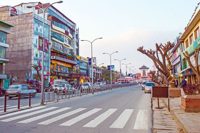 सामाजिक दूरी कायम गरेर उद्योग र पसल खोल्छौँ