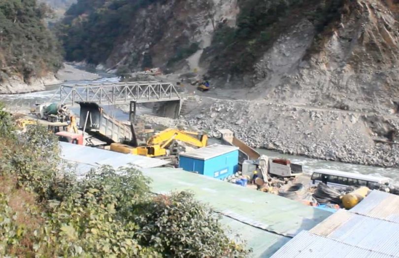अरुण तेस्रोका मजदुर आन्दोलित हुँदा आयोजनाको काम अवरुद्ध