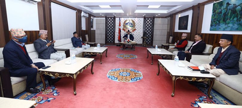 प्रधानमन्त्रीसँग छलफल गर्न एमाले नेताहरु बालुवाटारमा