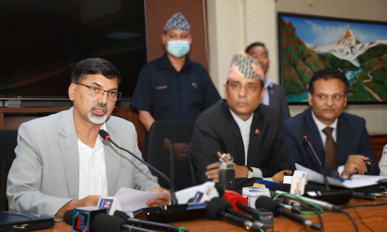 अर्थतन्त्रमा सङ्कट छैन, अनावश्यक हल्ला नगरौँ : अर्थमन्त्री शर्मा