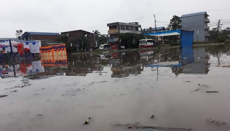 भरतपुरमा सत्तारुढ गठबन्धनले आयोजना गरेको आम सभास्थल जलमग्न