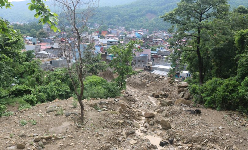 ‘जब आकाश गर्जिन्छ, अनि मन तर्सिन्छ’