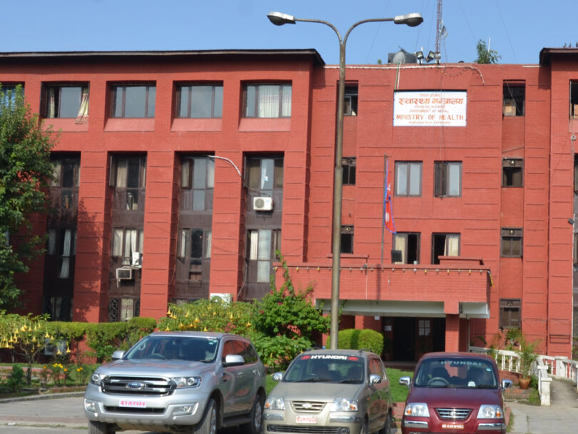 संक्रमण देखिने बित्तिकै आइसोलेसनमा बस्न मन्त्रालयको आग्रह