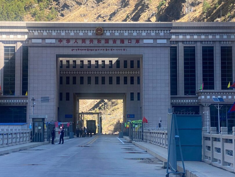 चिनियाँ पक्षले केरुङ नाका सञ्चालन गर्दा नेपाल पक्षबाट ‘सिण्डिकेट’