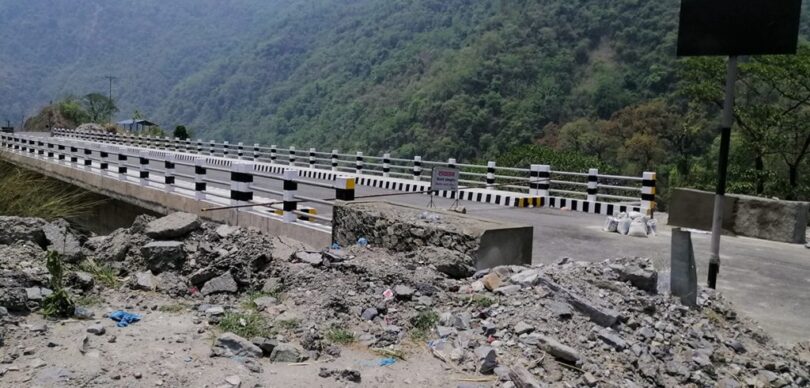 जोखिम बढेसँगै मुग्लिन–नारायणगढ सडकमा सवारी चलाउन रोक