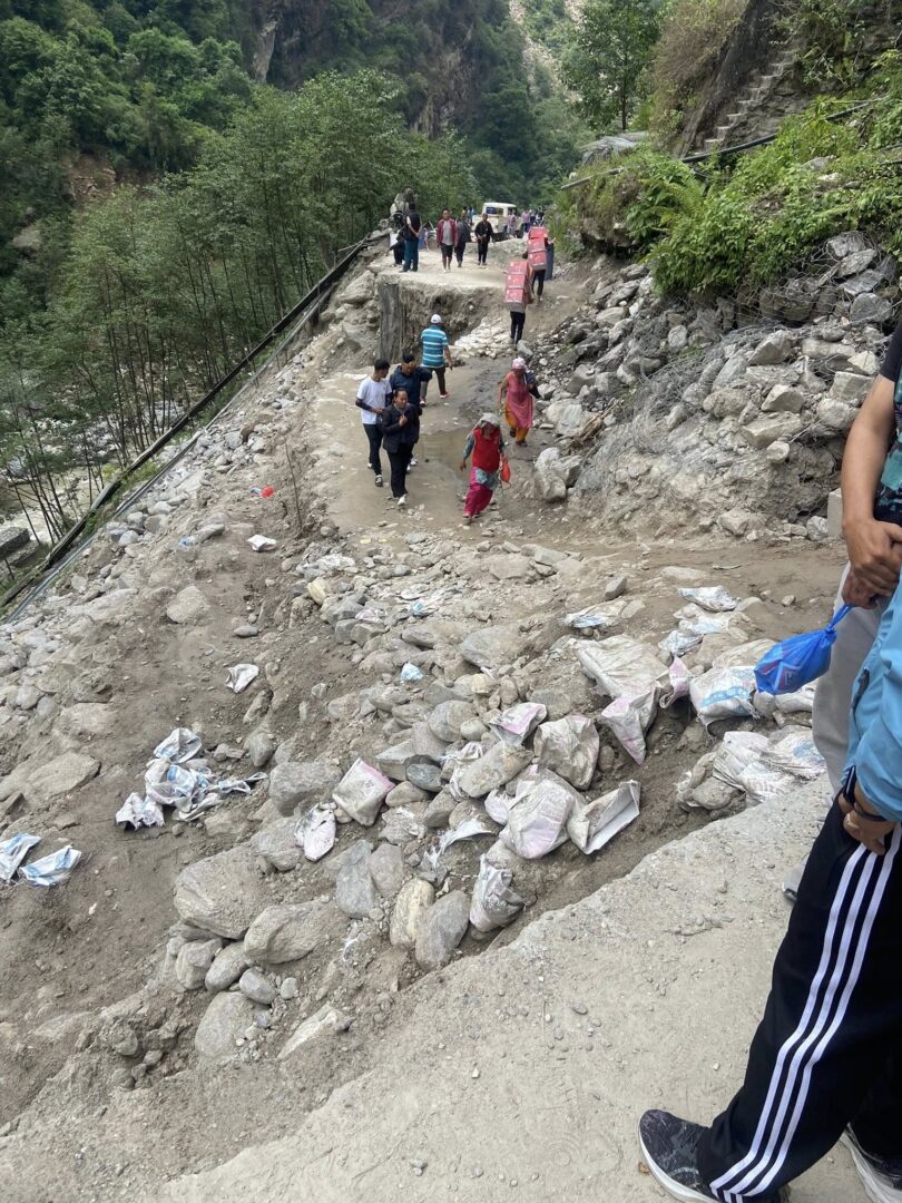 सधैँ उपेक्षामा तातोपानी नाकाको सडक 