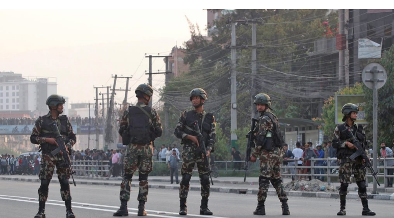 सडकमा सेना, विना काम घरबाहिर ननिस्कन आग्रह