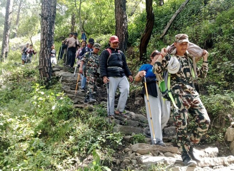 गोसाइँकुण्ड क्षेत्रमा पदयात्रामा गएका १२ जनाको उद्धार