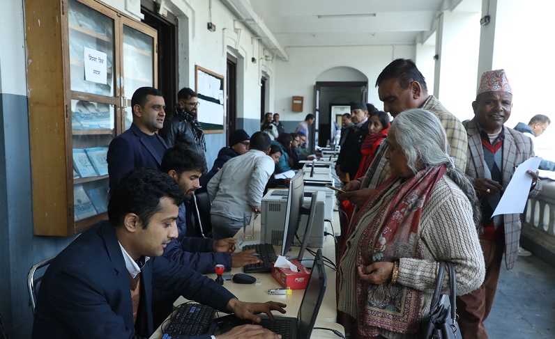 ६४ दलले समानुपातिकतर्फको बन्दसूची बुझाए : निर्वाचन आयोगमा रातभर चहलपहल