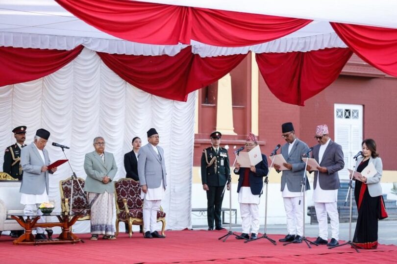 अन्तरिम सरकारद्वारा मन्त्रिपरिषद् विस्तारः चार नयाँ मन्त्रीले लिए शपथ