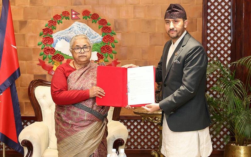 सञ्चारमन्त्री खरेलद्वारा राजीनामा