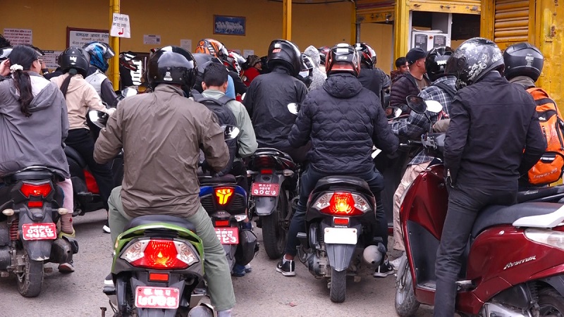 पेट्रोलियम पदार्थको मूल्य बढ्यो, कति पर्छ लिटरको ?