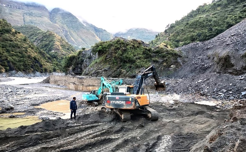 बिपी राजमार्ग अझै अवरुद्ध