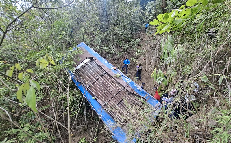 अर्घाखाँचीमा बस दुर्घटना हुदा ४ जनाको मृत्यु