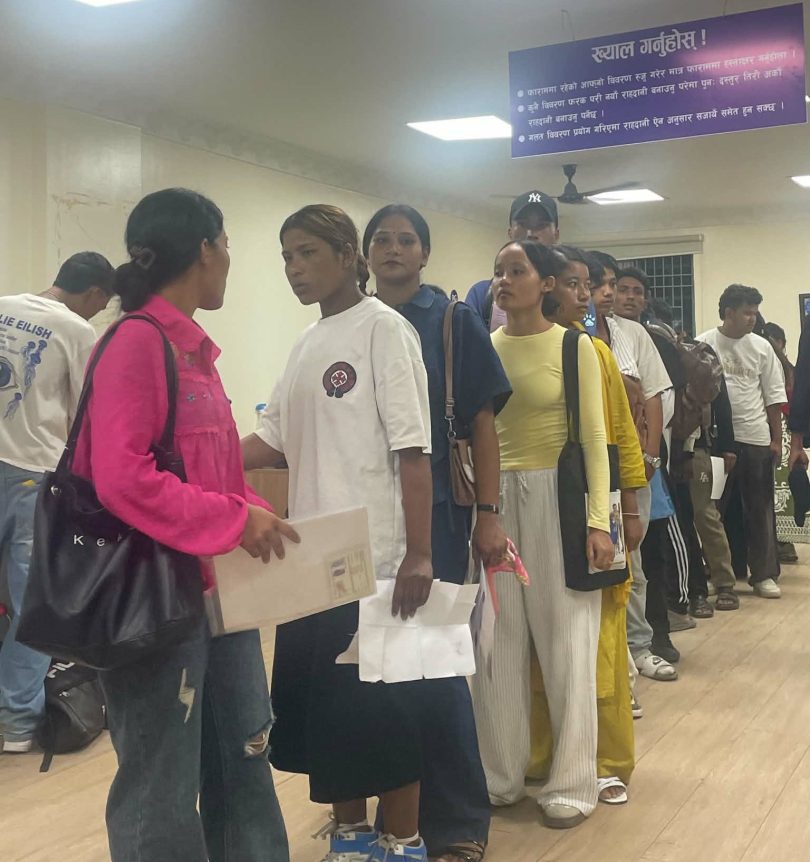 राति आठ बजेसम्म पनि राहदानी विभागमा सेवा, सेवाग्राहीको भीड