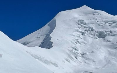 मनाङको हिम्लुङ हिमालमा पहिरो, १० जना बेपत्ता